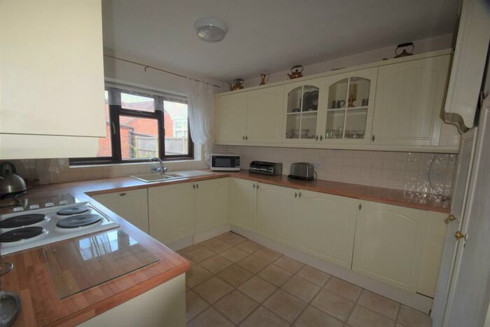 3 Bedroom Chalet For Sale In Norman Close, Wigmore, Gillingham, ME8