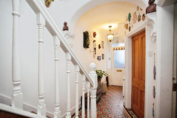 3 Bedroom End Of Terrace House For Sale In Manor Road, Rugby, CV21