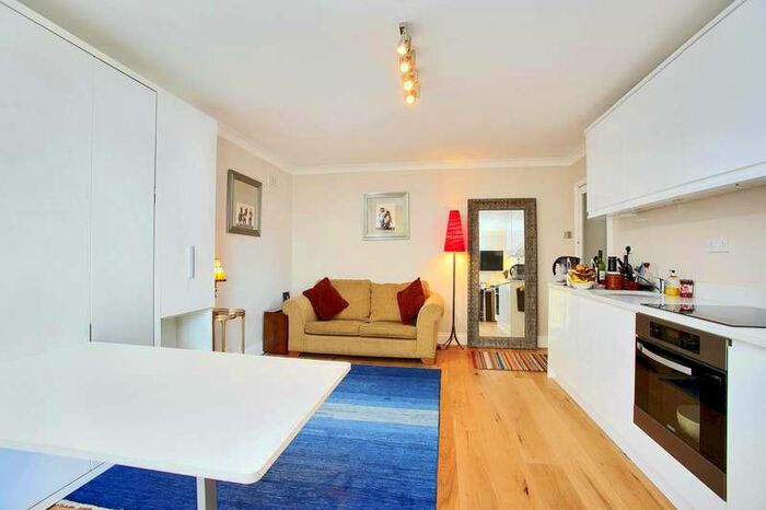 1 Bedroom Flat To Rent In Richmond Hill, Richmond, TW10