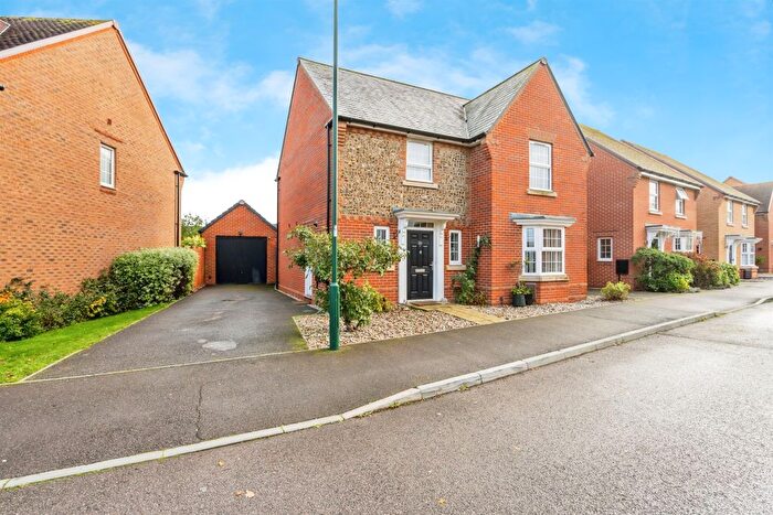 4 Bedroom Detached House For Sale In Red Barn Crescent, Felpham, Bognor Regis, PO22