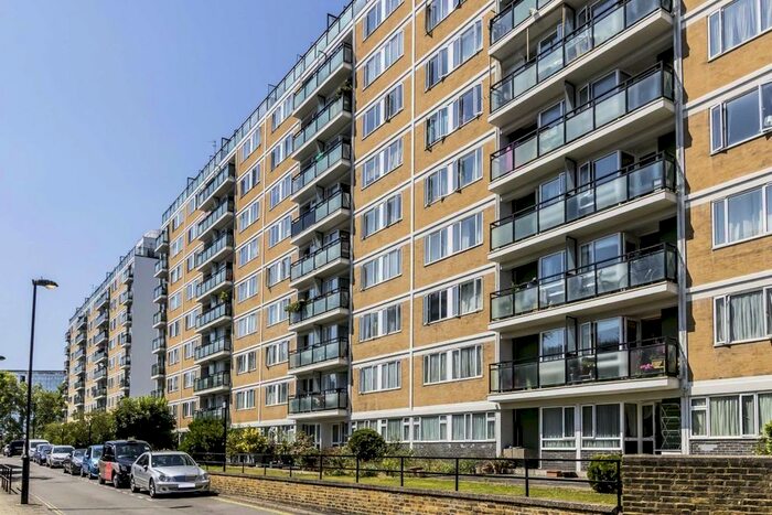 2 Bedroom Flat To Rent In Churchill Gardens, London, SW1V