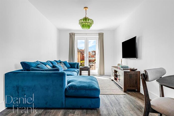 2 Bedroom Flat For Sale In Five Oaks Lane, Chigwell, IG7