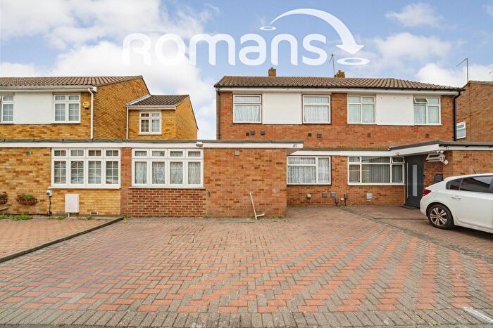 4 Bedroom Property To Rent In Pennine Way, Harlington, Hayes, UB3