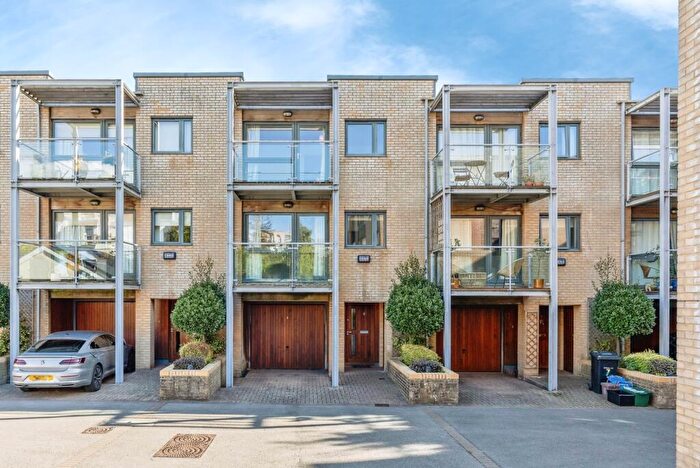 4 Bedroom Town House For Sale In Chapter Walk, Bristol, BS6