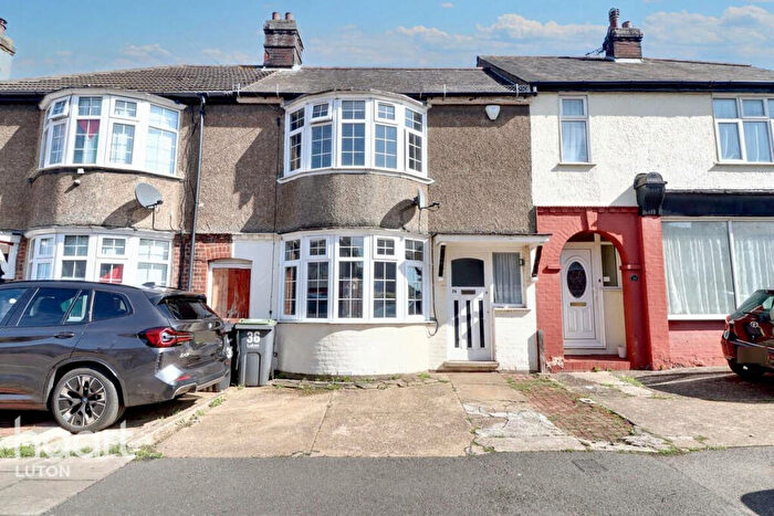 2 Bedroom Terraced House For Sale In Portland Road, Luton, LU4