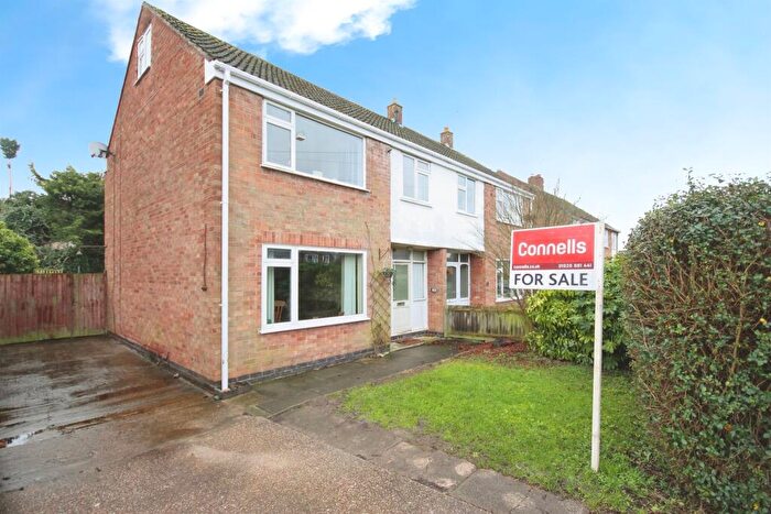 4 Bedroom Semi Detached House For Sale In Mallory Road, Bishops Tachbrook, Leamington Spa, CV33