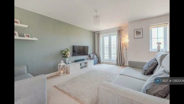 2 Bedroom Flat To Rent In The Willows, Leeds, LS10