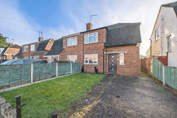 3 Bedroom Semi Detached House For Sale In Greenfields Road, Reading, Berkshire, RG2