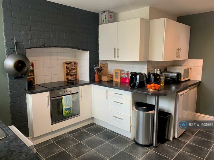 2 Bedroom Flat To Rent In Cowlishaw Road, Sheffield, S11