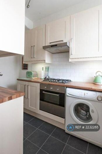 2 Bedroom End Of Terrace House To Rent In Rosemont Grove, Leeds, LS13