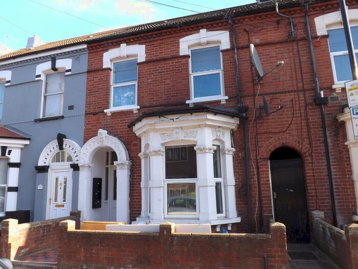 3 Bedroom Apartment To Rent In Grafton Road, Bedford., MK40