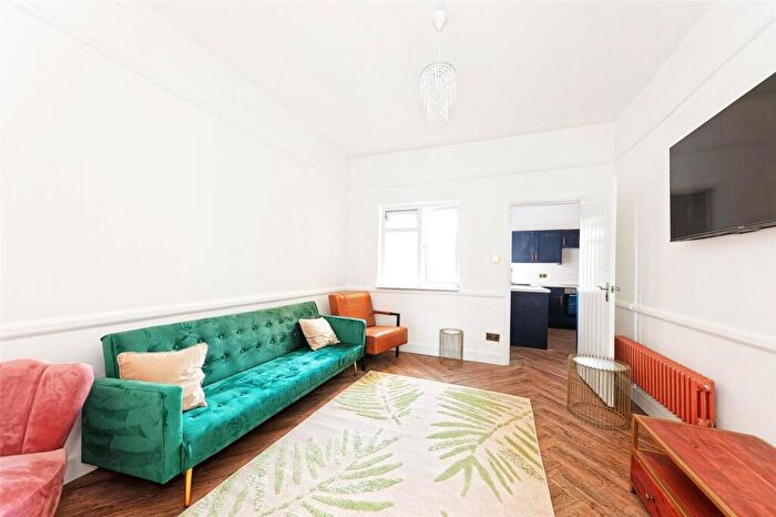 2 Bedroom Flat For Sale In Royal Road, Ramsgate, Kent, CT11
