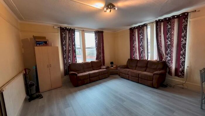 6 Bedroom Property To Rent In Belgrave Avenue, Manchester, M14