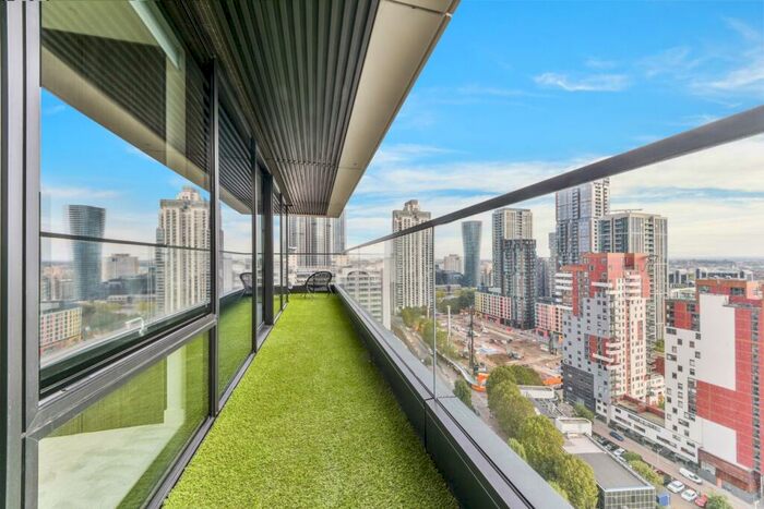 2 Bedroom Flat To Rent In Bagshaw Building, Wardian, Wards Place, Isle Of Dogs, London, E14