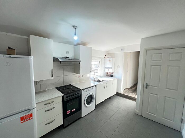 1 Bedroom Flat To Rent In High Street, Enfield, EN3