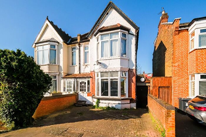 1 Bedroom Flat To Rent In Addison Road, Wanstead, E11