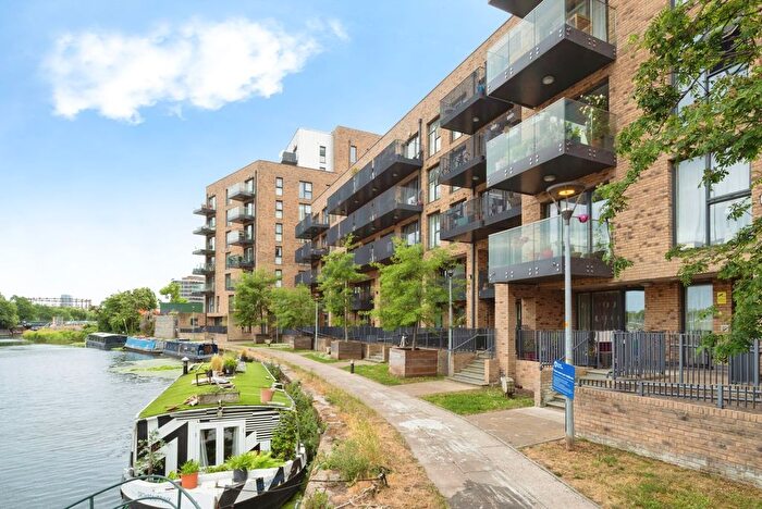 2 Bedroom Flat For Sale In Nicholson Square, London, E3