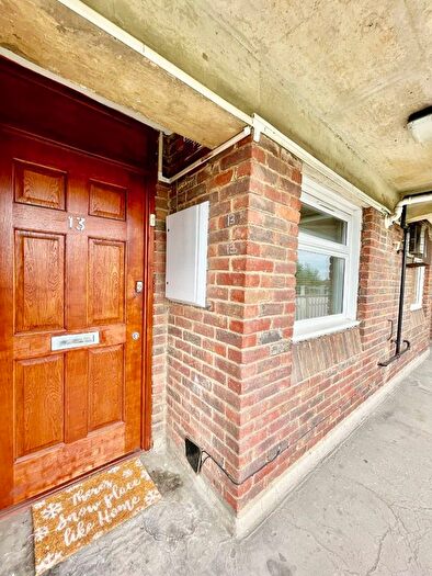 2 Bedroom Flat To Rent In Stuart Crescent, London, N22