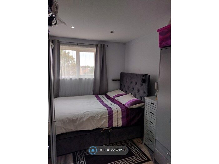 2 Bedroom Flat To Rent In Bierton Road, Aylesbury, HP20