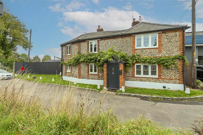 3 Bedroom Cottage For Sale In Terrick, Aylesbury, HP17