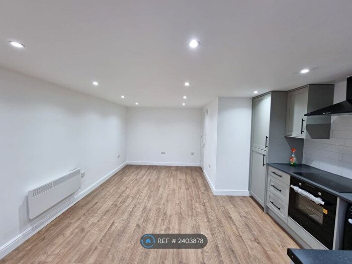 Studio To Rent In Mawney Road, Romford, RM7