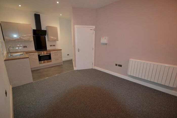 1 Bedroom Flat To Rent In Bramhall Lane, Davenport, Stockport, SK2