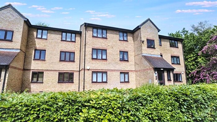 1 Bedroom Flat For Sale In Walpole Road, Slough, SL1