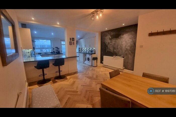 3 Bedroom Detached House To Rent In Chapel Road, Bexleyheath, DA7