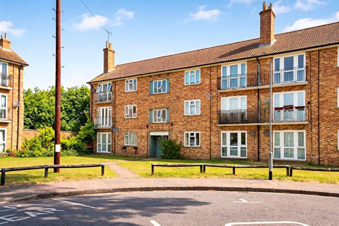 2 Bedroom Flat For Sale In Bentley Road, Hertford, SG14