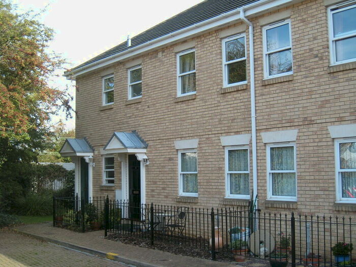 2 Bedroom Flat To Rent In Regency Court, SS5