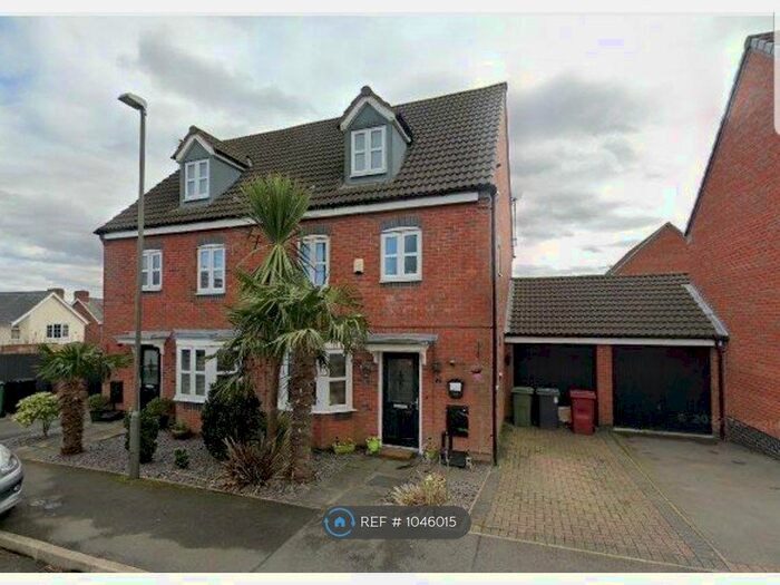 4 Bedroom Semi-Detached House To Rent In Carnfield Close, Alfreton, DE55