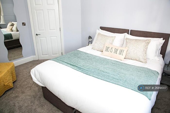 2 Bedroom Flat To Rent In South Cliff Avenue, Eastbourne, BN20