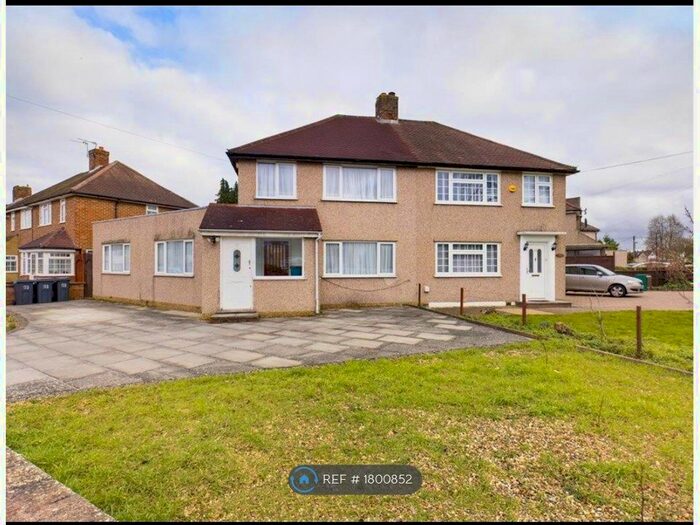 3 Bedroom Semi-Detached House To Rent In Bothwell Road, New Addington, Croydon, CR0