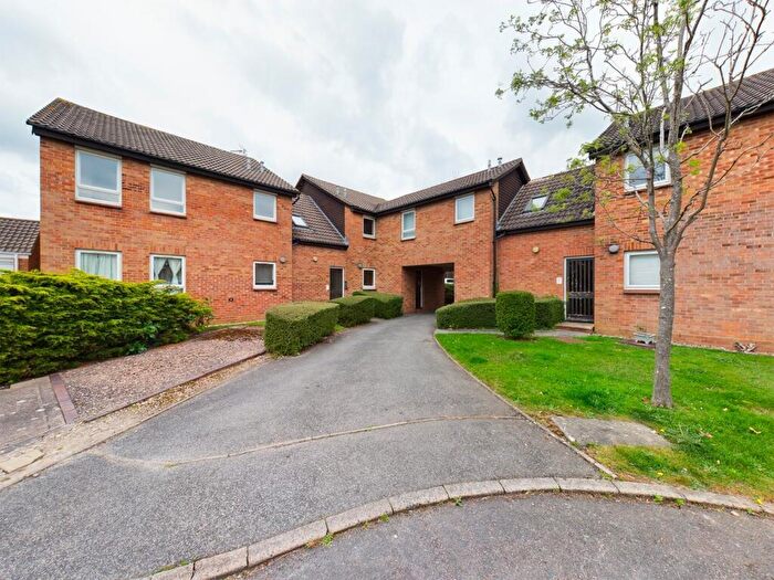 1 Bedroom Apartment For Sale In Framlingham Grove, Kenilworth, Warwickshire, CV8