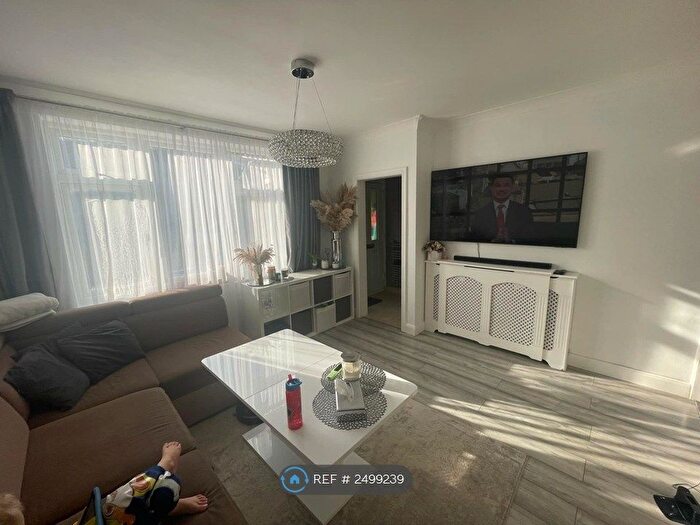 2 Bedroom Semi-Detached House To Rent In Araglen Avenue, South Ockendon, RM15