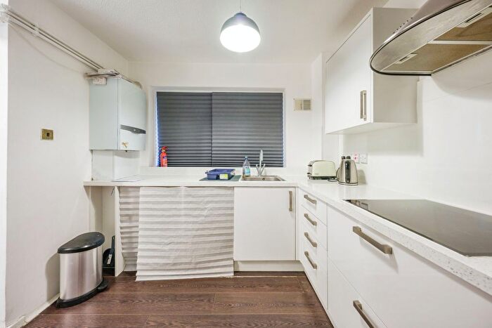 1 Bedroom Flat For Sale In Defoe Way, Romford, RM5