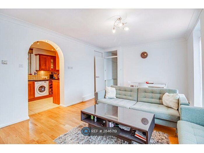3 Bedroom Flat To Rent In Ferron Road, London, E5