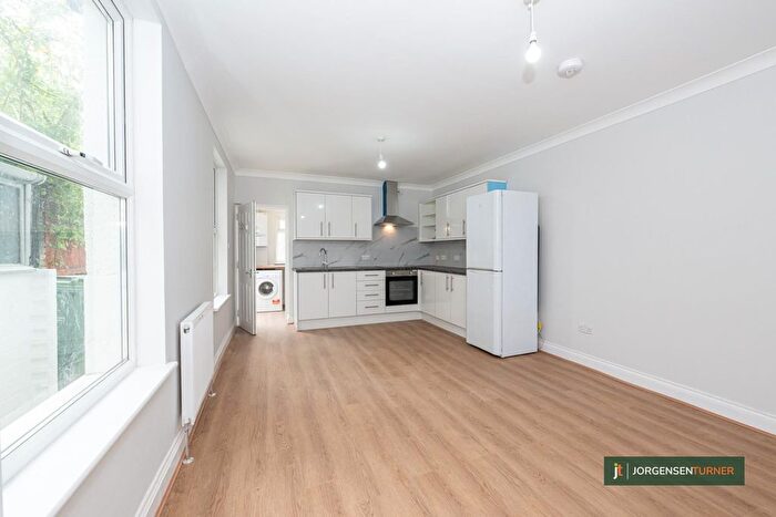 2 Bedroom Flat To Rent In Birkbeck Avenue, Acton, London, W3