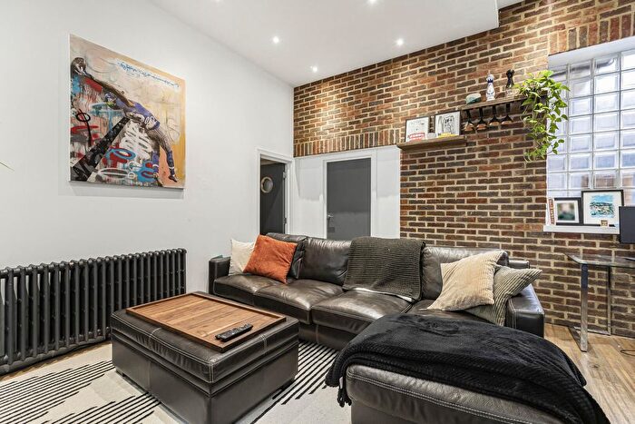 2 Bedroom Flat To Rent In City Garden Row, Islington, London, N1