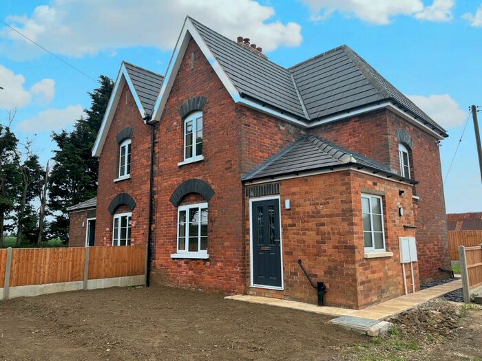 2 Bedroom Semi-Detached House To Rent In Winterton, Scunthorpe, DN15