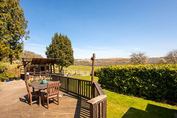 4 Bedroom Semi-Detached House For Sale In Little Beachborough Cottages, Newington, CT18
