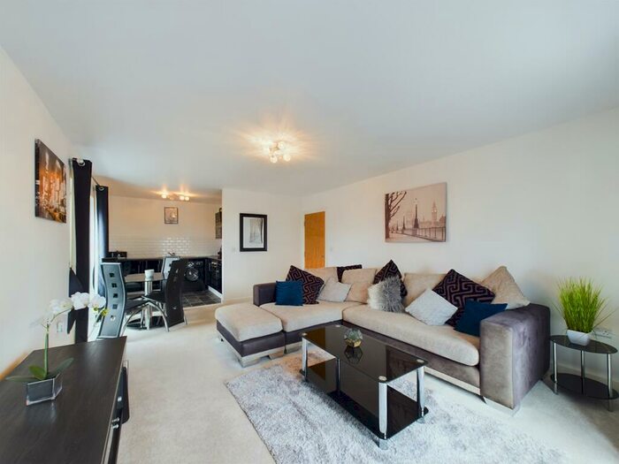 2 Bedroom Apartment To Rent In Tradewinds, Old Harbour Court, HU2