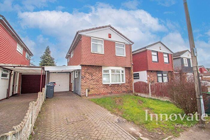 3 Bedroom Detached House For Sale In St Davids Close, West Bromwich, B70