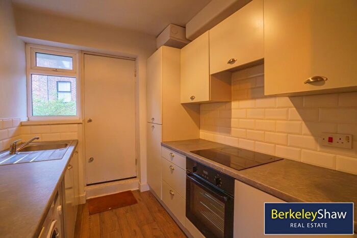 2 Bedroom Flat To Rent In Lark Lane, Liverpool, Merseyside, L17