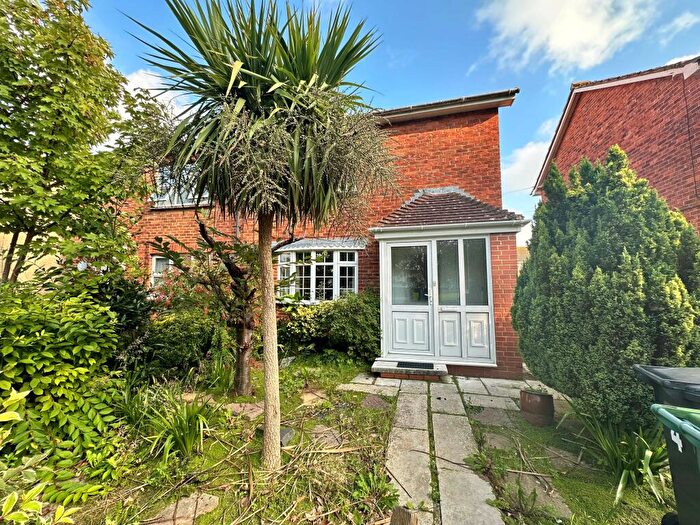 3 Bedroom Semi-Detached House To Rent In Baillie Avenue, BN22