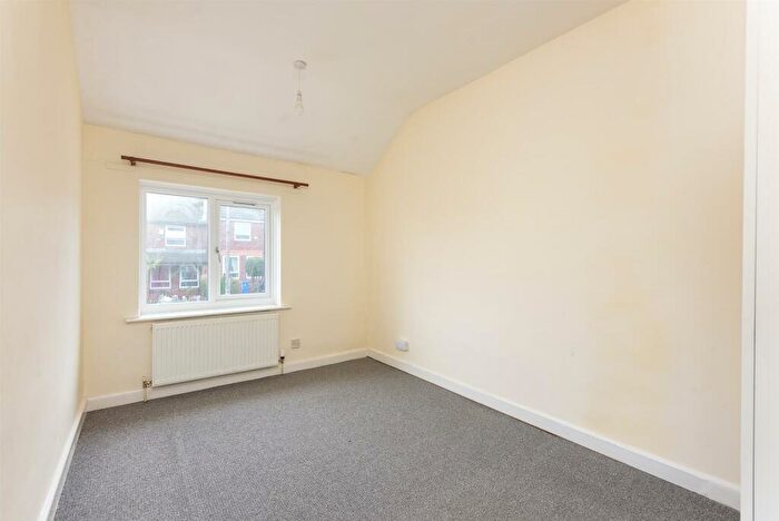 3 Bedroom Semi-Detached House For Sale In Whites Lane, Sheffield, S2