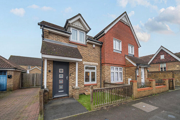 2 Bedroom Semi Detached House For Sale In Northdown Road, Welling, DA16