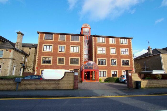 2 Bedroom Flat To Rent In Bath Rd, Old Town, SN1