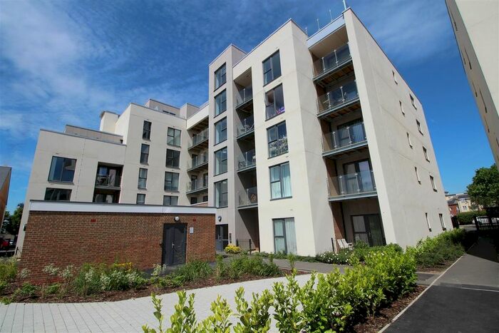 2 Bedroom Flat To Rent In Manor Way, Borehamwood, WD6
