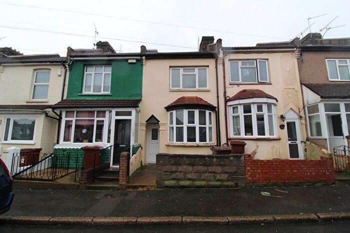 3 Bedroom Terraced House To Rent In Chaucer Road, Gillingham, Kent, ME7